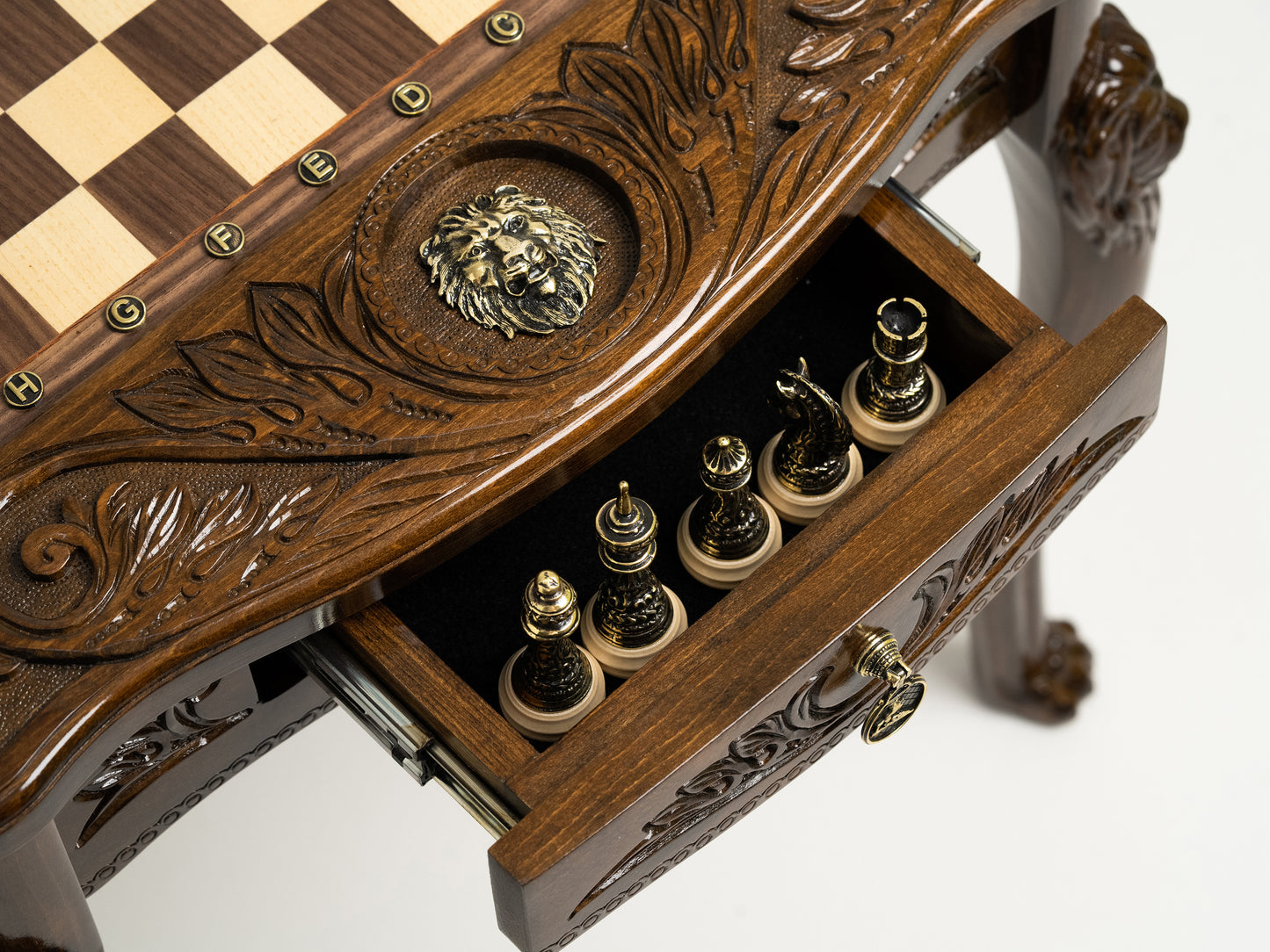 Luxurious Chess Table - Lion - Unumperfectus