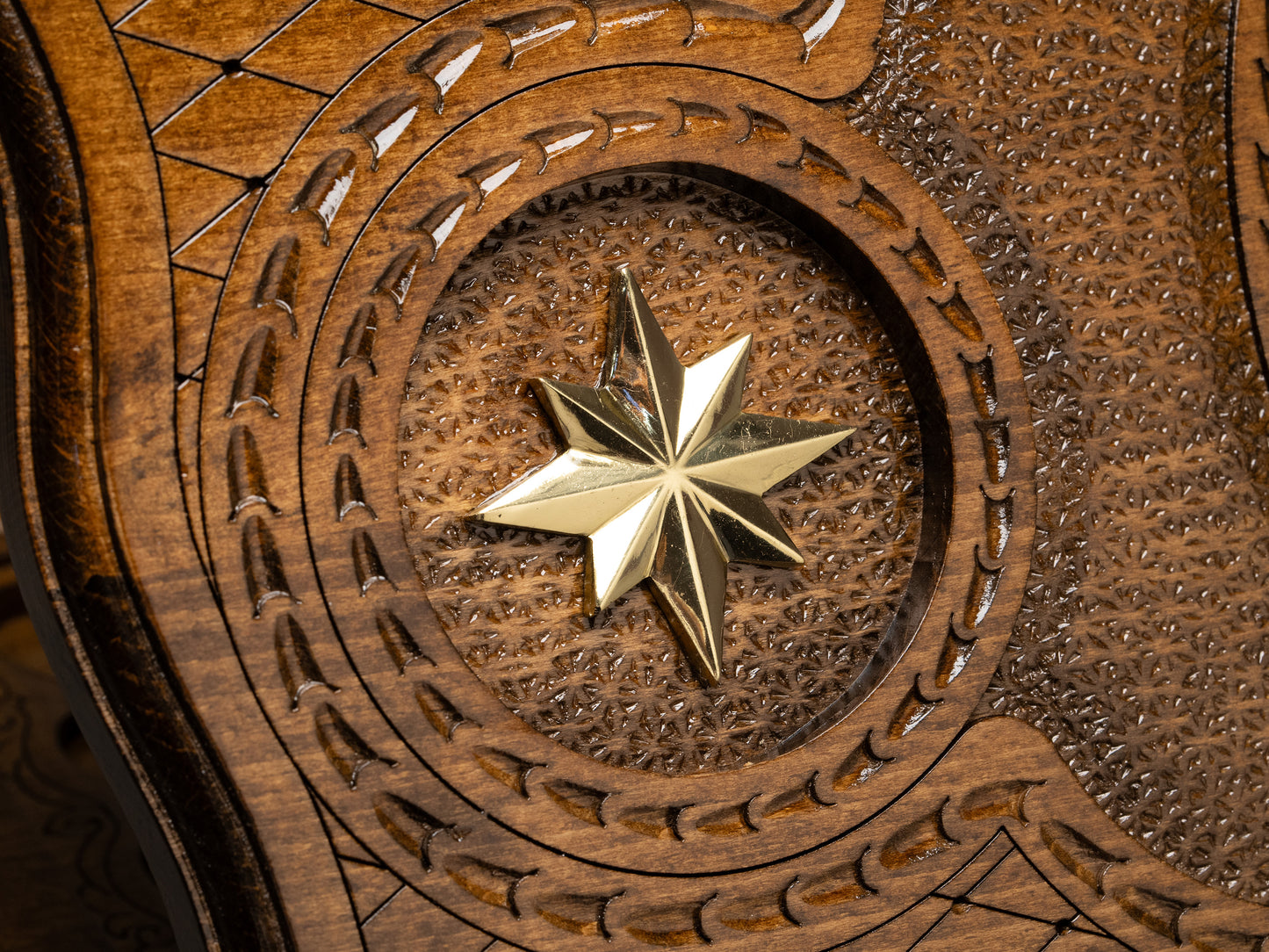 Luxury Backgammon Set – Carved Octagon Design - Unumperfectus
