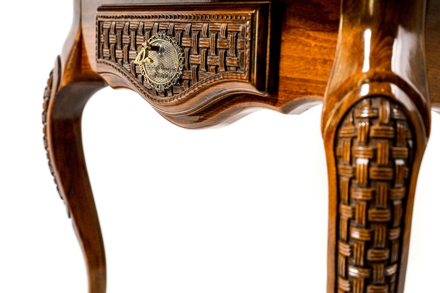 Chess-backgammon Table with copyrighted contour outline - Unumperfectus