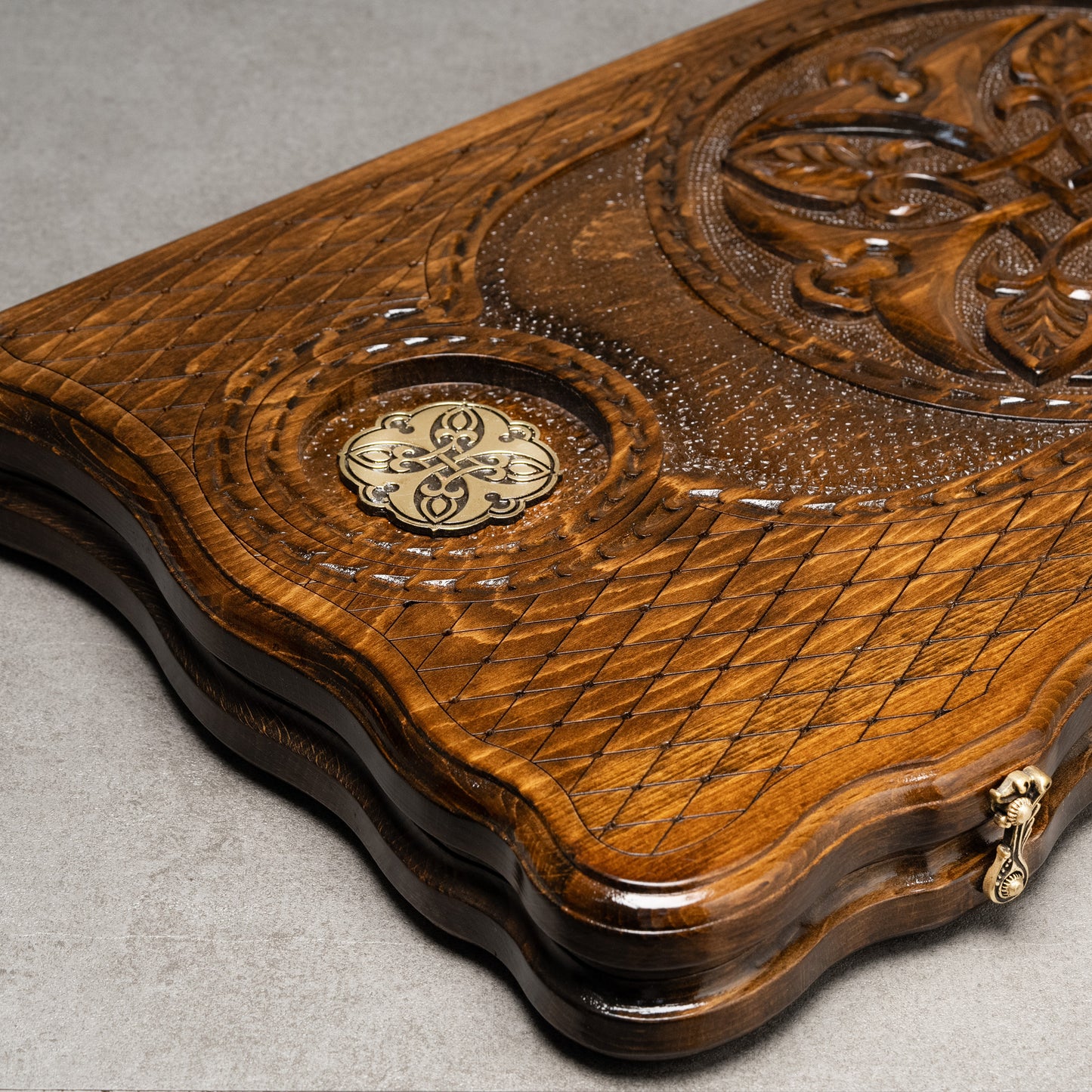 Luxury Backgammon Set – Ornate Design with Bronze Details - Unumperfectus