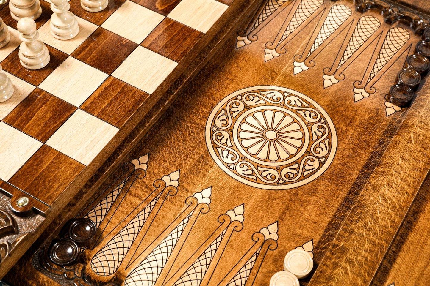 Chess-backgammon Table with copyrighted contour outline - Unumperfectus