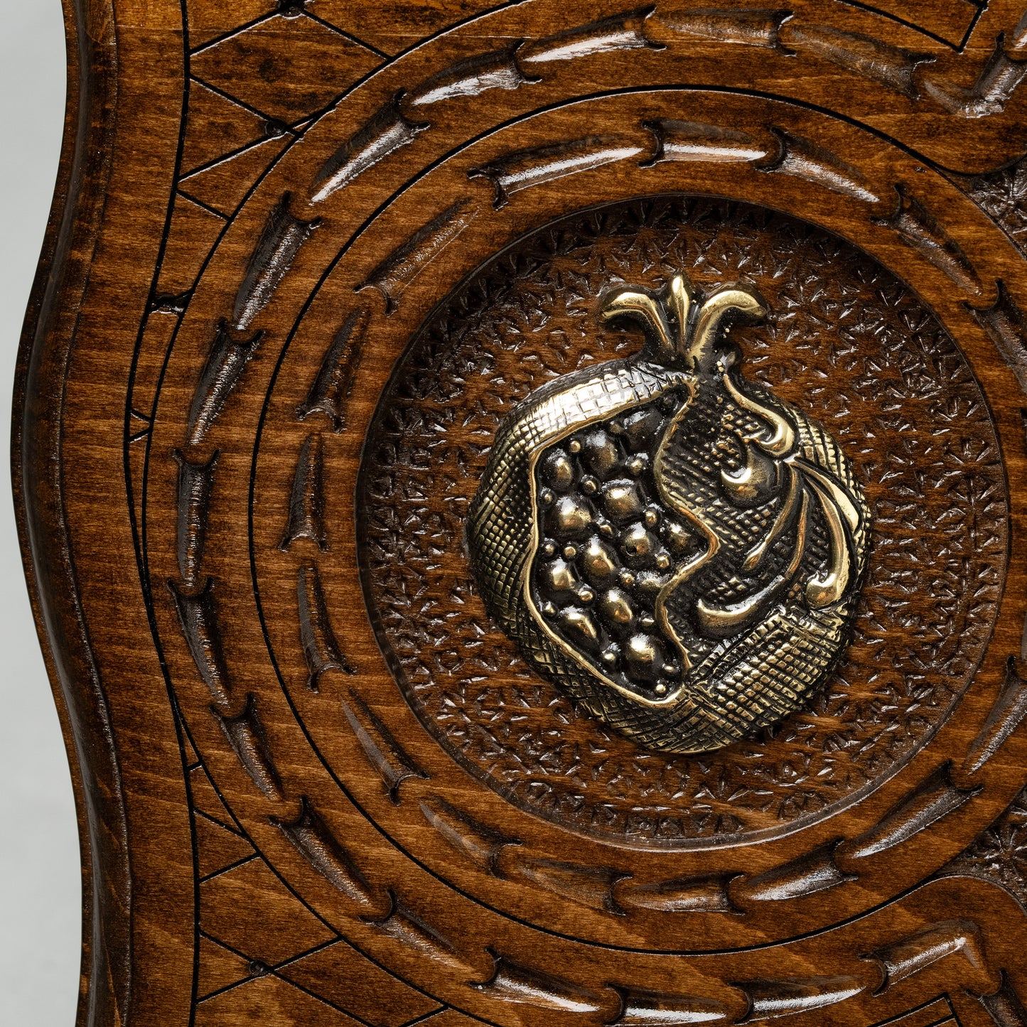 Luxury Backgammon Set – Pomegranate Design with Bronze Details - Unumperfectus