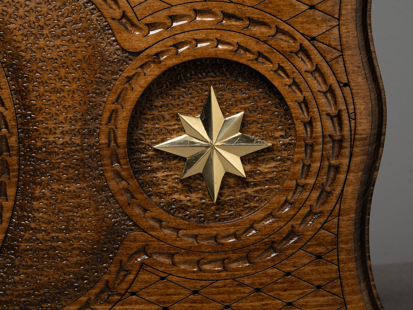 Luxury Backgammon Set – Carved Octagon Design - Unumperfectus