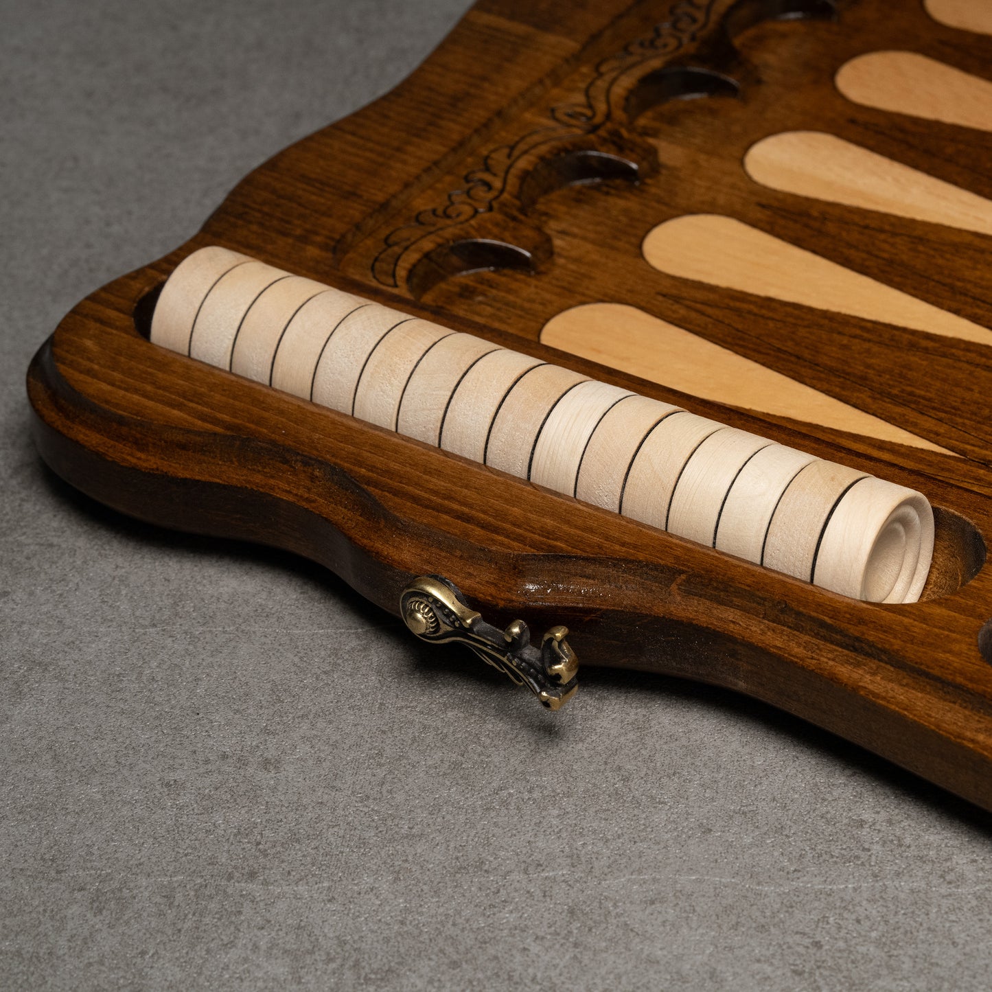 Luxury Backgammon Set – Carved Octagon Design - Unumperfectus