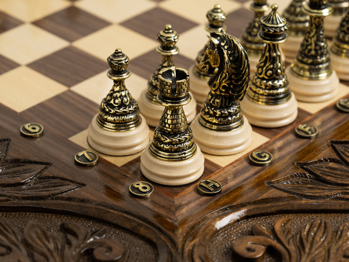 Luxurious Chess Table - Lion - Unumperfectus