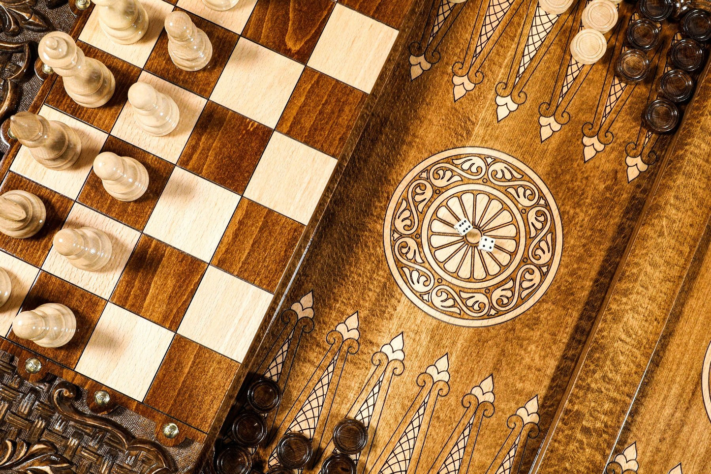 Chess-backgammon Table with copyrighted contour outline - Unumperfectus