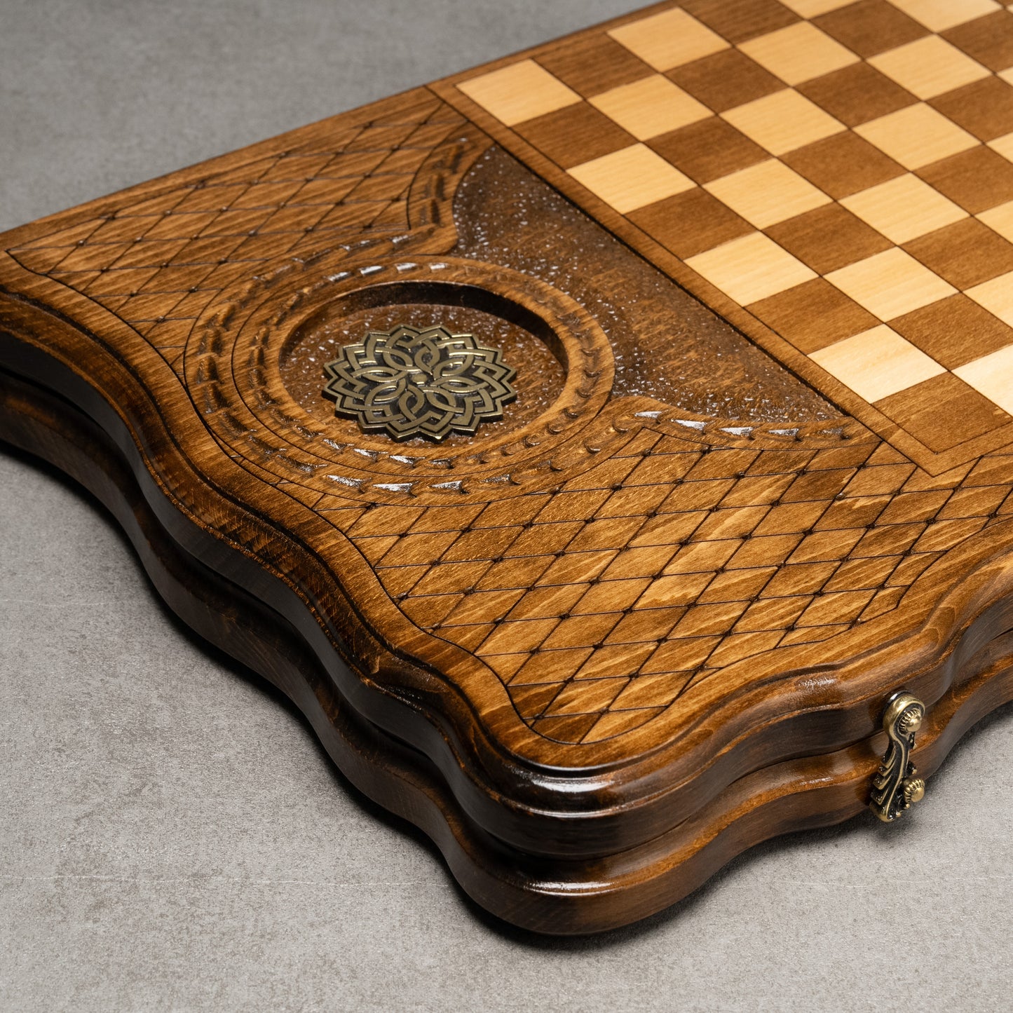 Luxury Backgammon Set – Ornate Carved Design - Unumperfectus