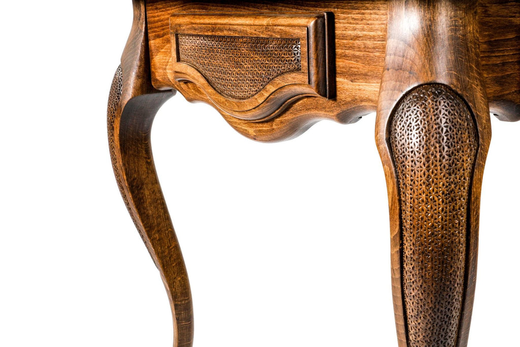 Chess Table with Contour Outline by Hrachya Ohanyan - Unumperfectus