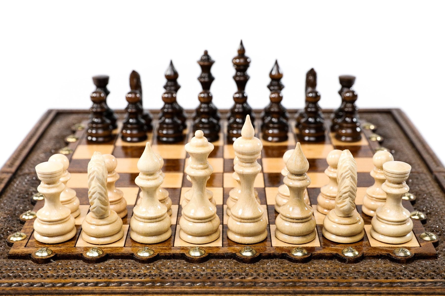 Close-up of the premium solid wood construction on this classic 2-in-1 board game.