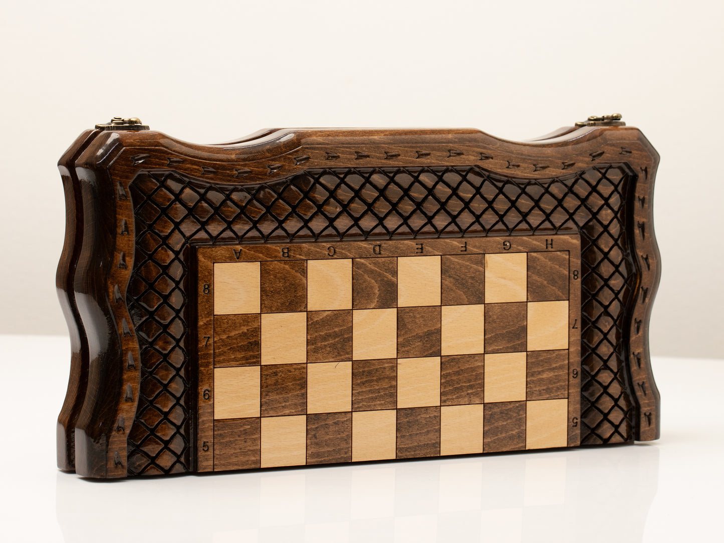 Wooden Chess Set with Contour Outline - Unumperfectus