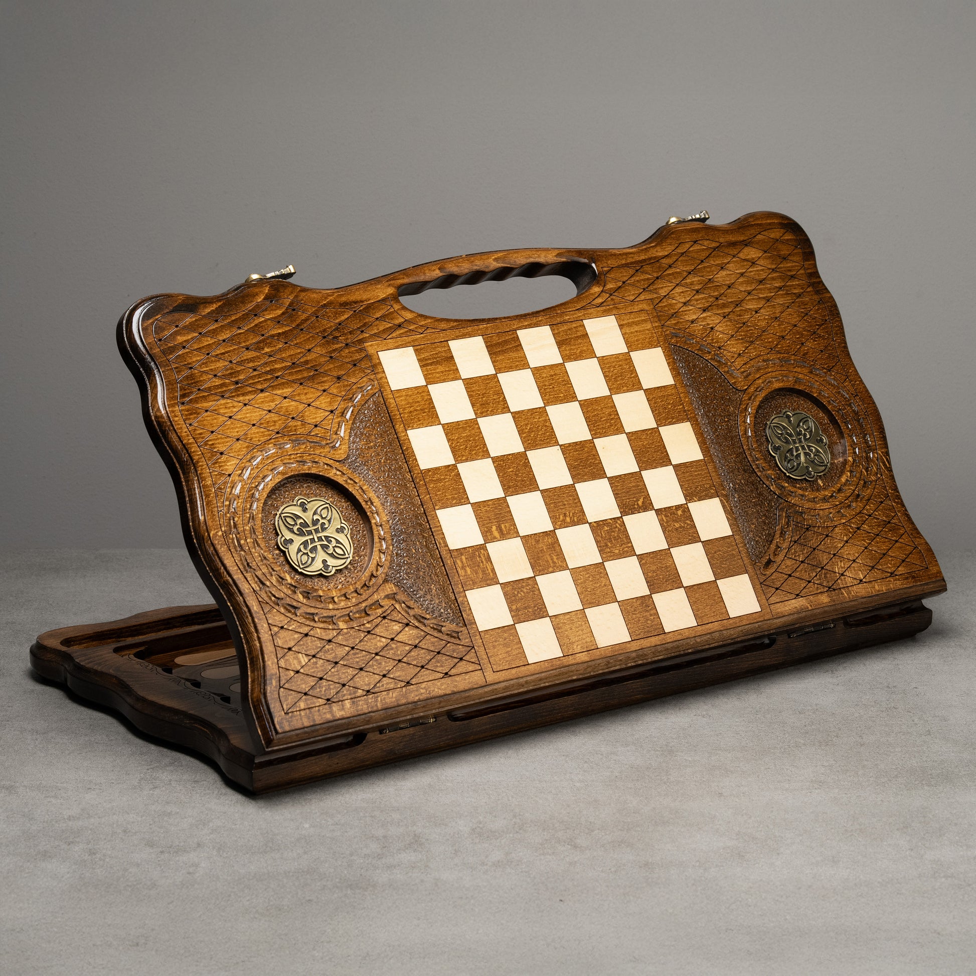 Luxury Backgammon Set – Ornate Design with Bronze Details - Unumperfectus