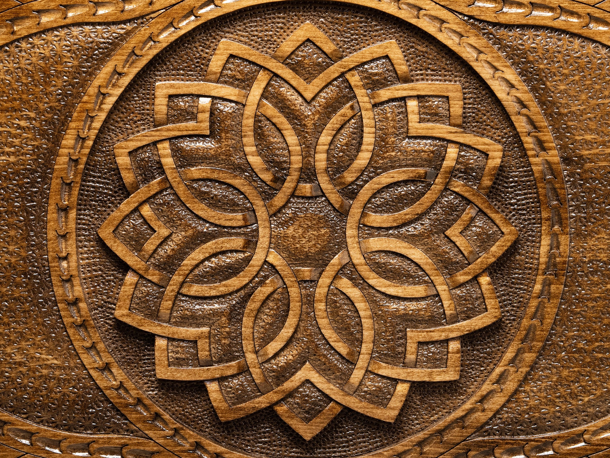 Luxury Backgammon Set – Ornate Carved Design - Unumperfectus