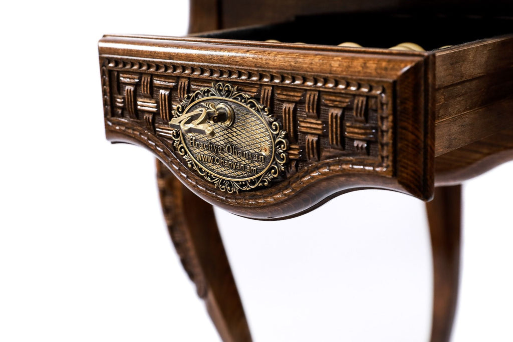 Chess Table Carved Luxurious - Unumperfectus