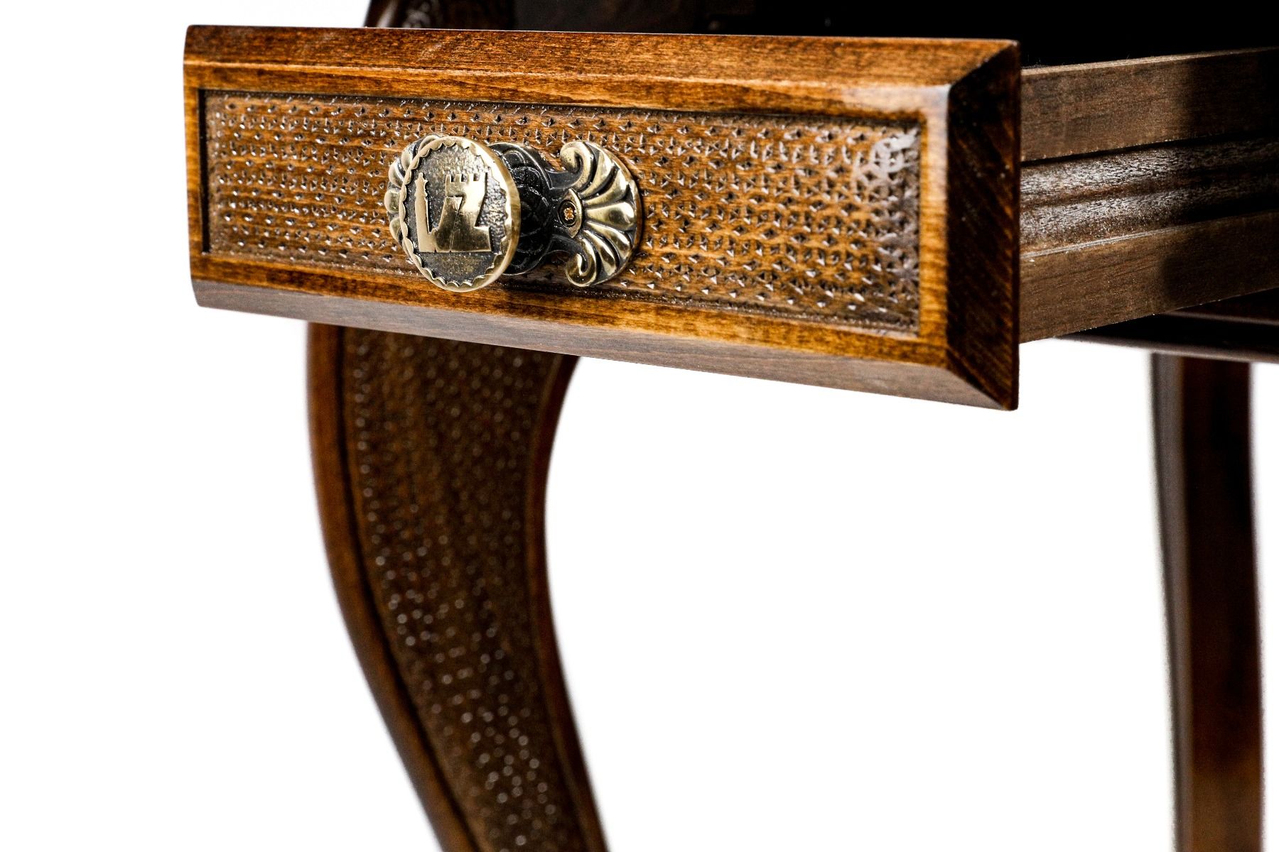 Chess Table by Master Hrachya Ohanyan - Unumperfectus