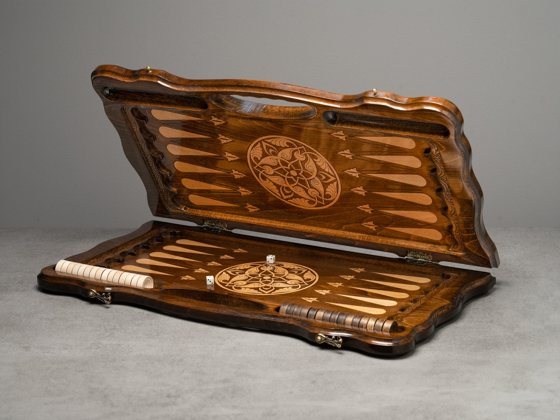 Luxury Backgammon Set – Majestic Lion Design with Bronze Details - Unumperfectus