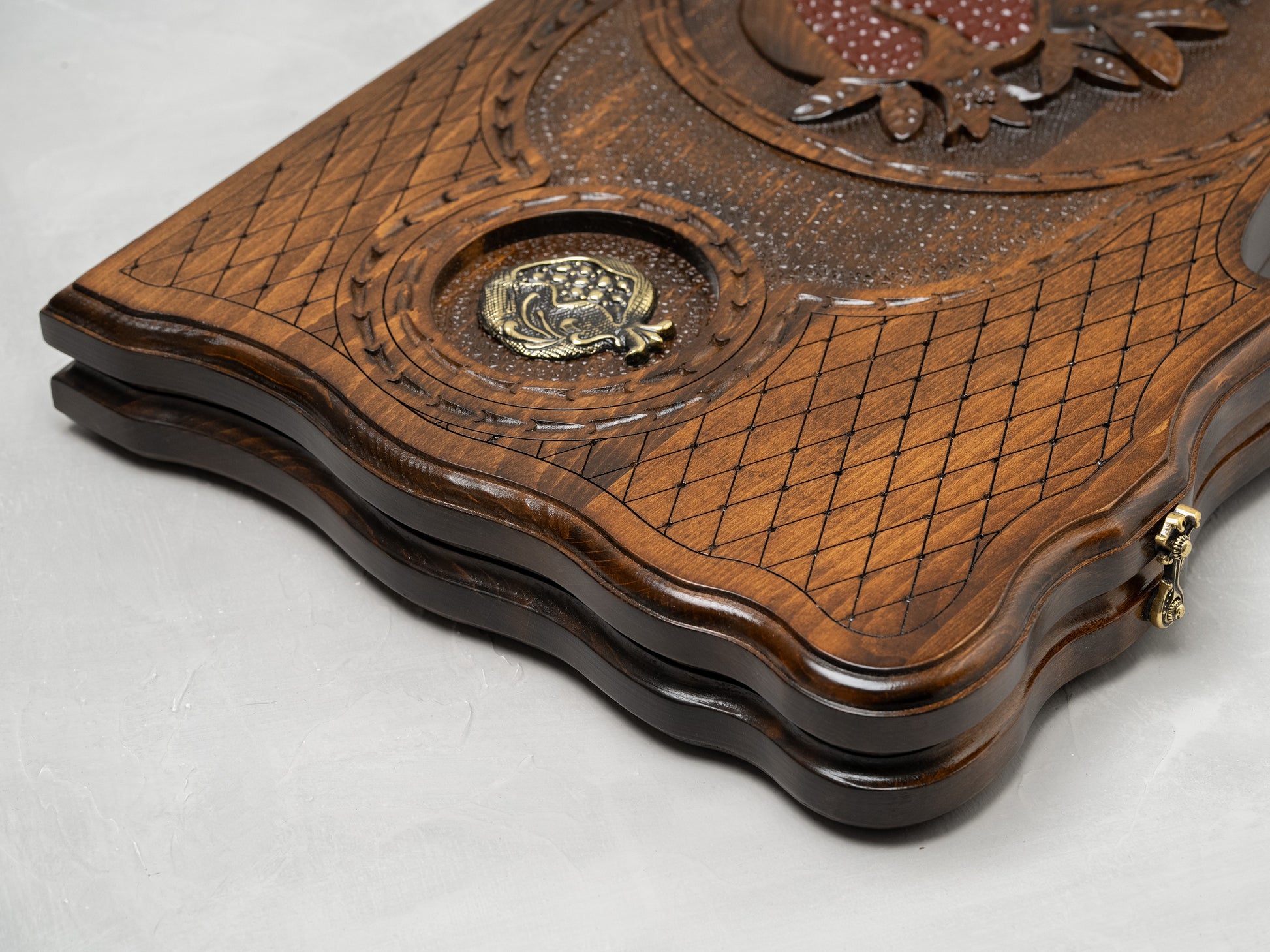 Luxury Backgammon Set – Pomegranate Design with Bronze Details - Unumperfectus
