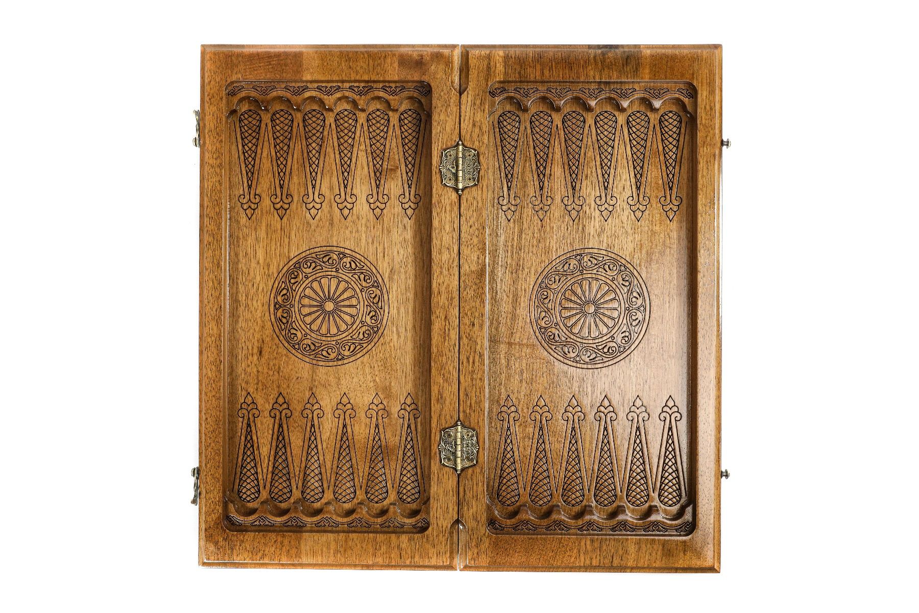 Chess-backgammon with an ornamental braid pattern classic - Unumperfectus