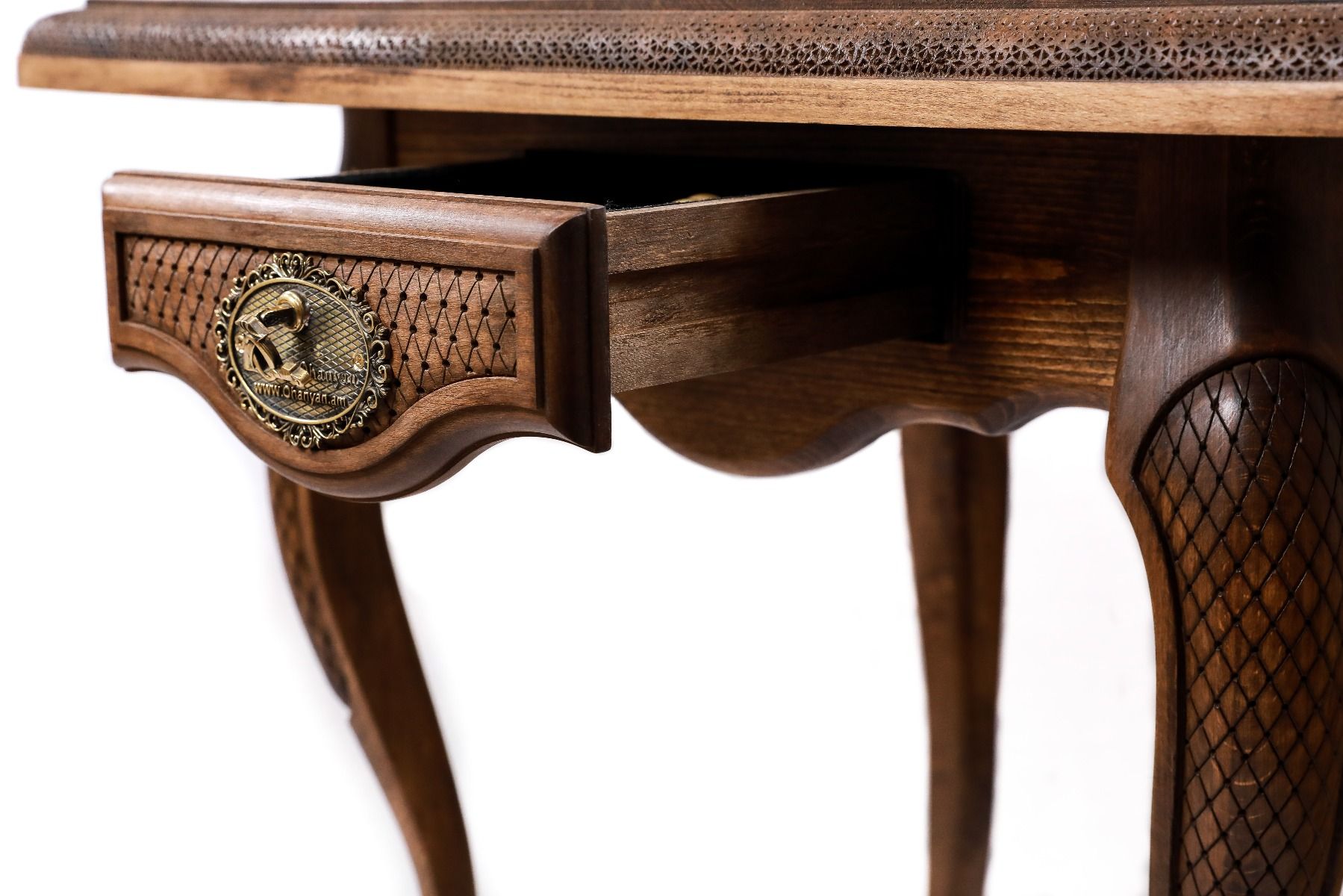 Handcrafted Wooden Chess Table - Unumperfectus