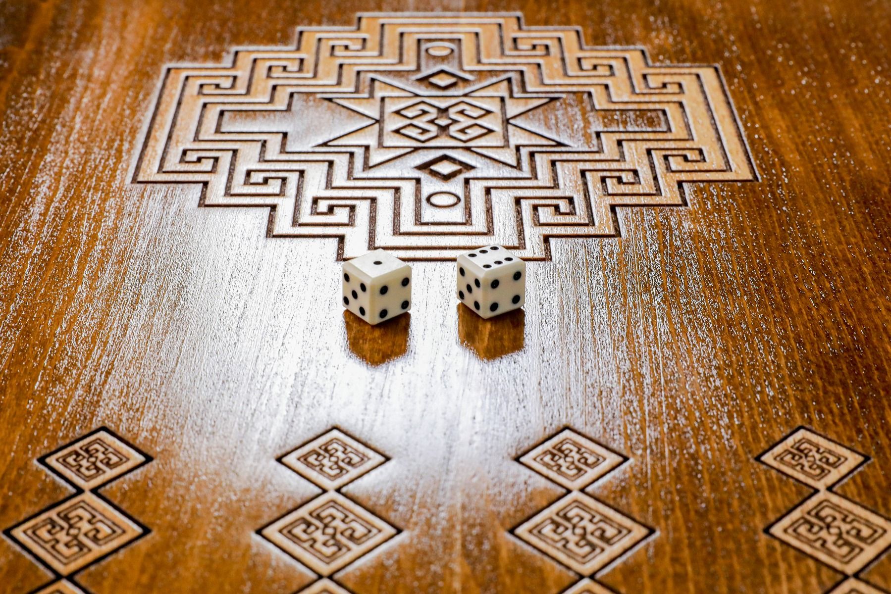 Backgammon Table - Lori Carpet - Unumperfectus