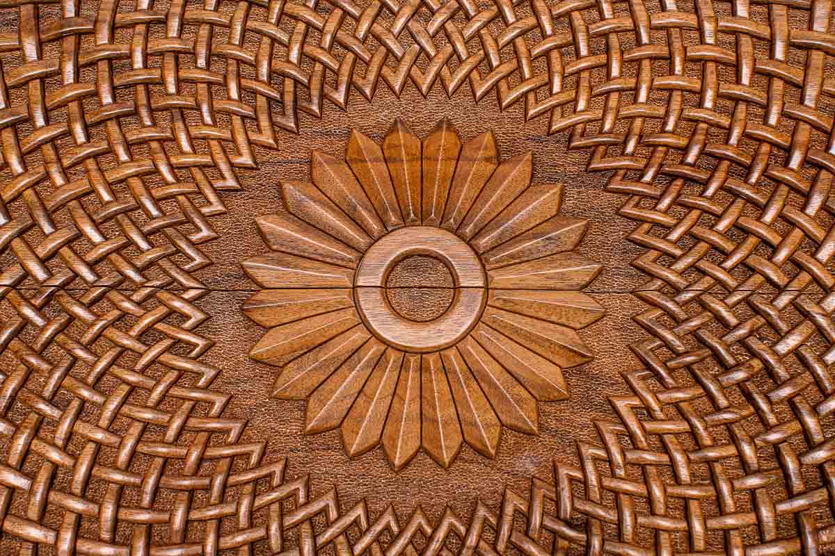 Close-up of the interlaced knotwork infinity design