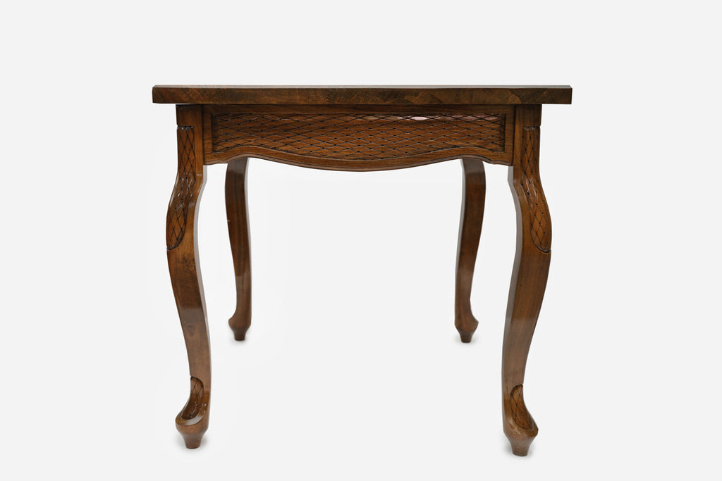 Handle Castle-Style chess and backgammon table, straight front view