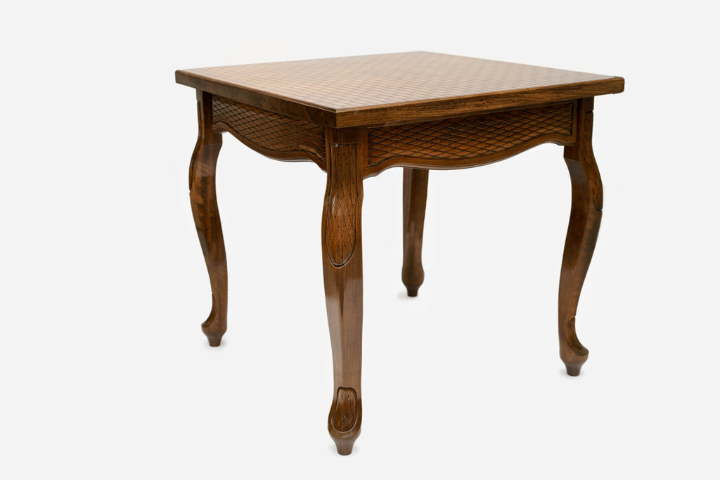 Handle Castle-Style chess and backgammon table, angled view of the turret detailing