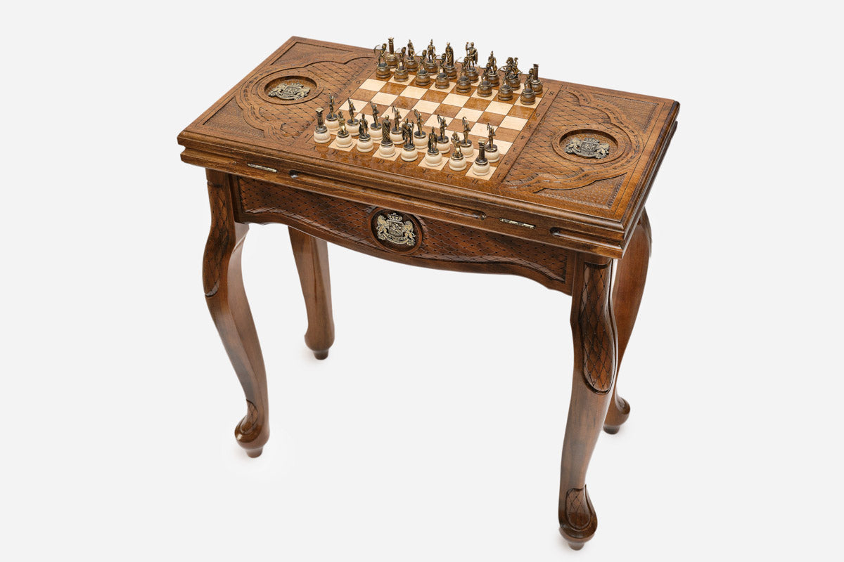 Handle Georgian Coat of Arms chess-backgammon table, side elevation view