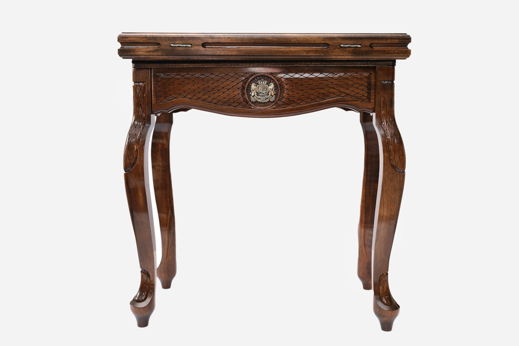 Handle Georgian Coat of Arms backgammon table closed, straight front view