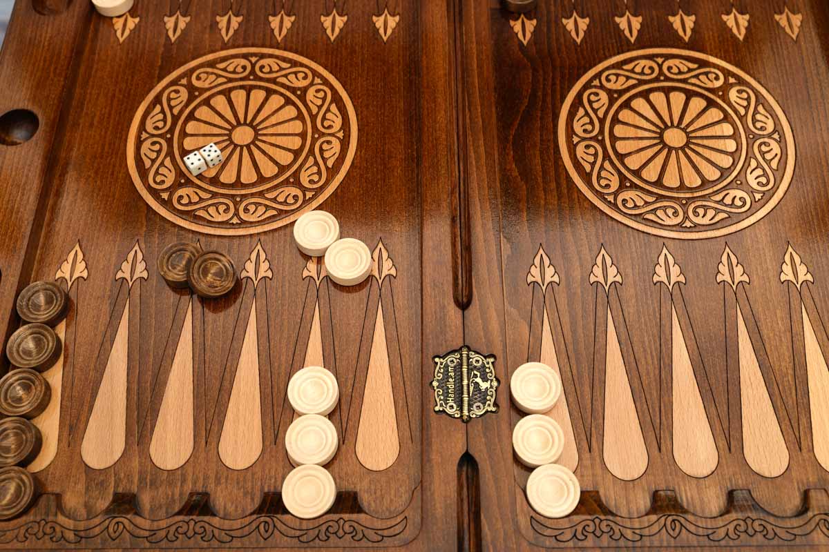 Handle Lion backgammon table closed, angled view of the lid and legs