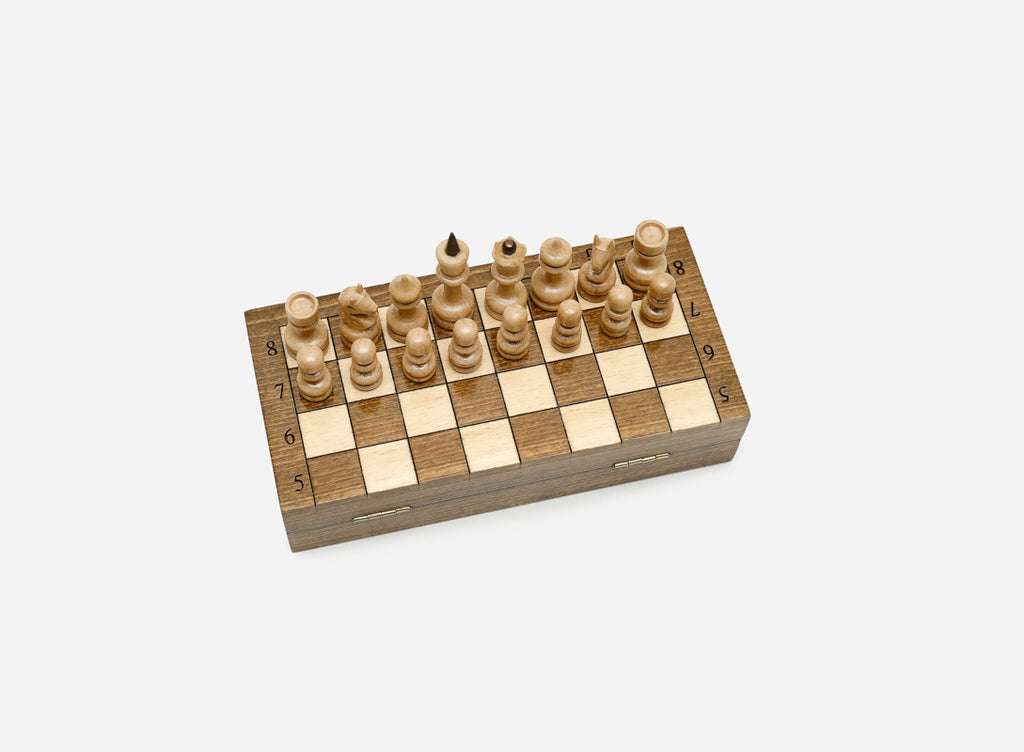 Compact Travel chess set detail 2