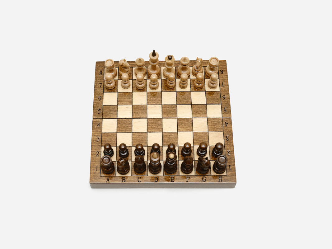 Compact Travel chess set detail 7
