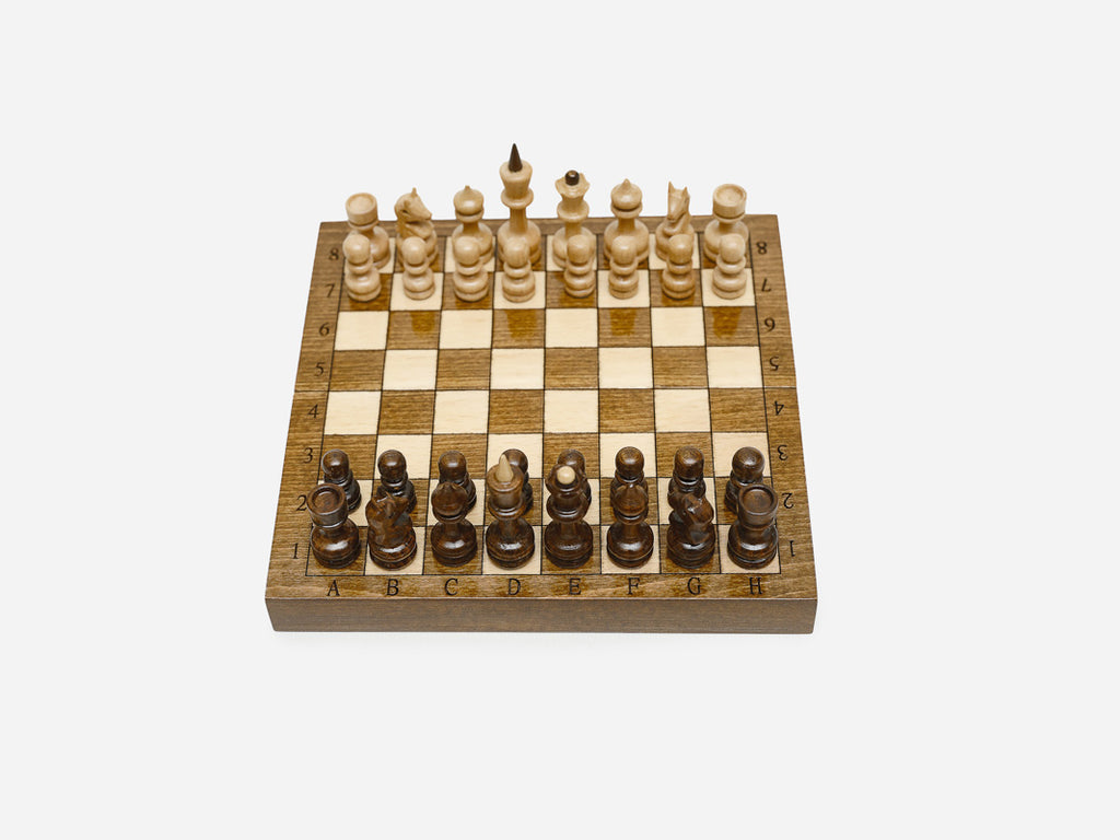 Compact Travel chess set detail 6