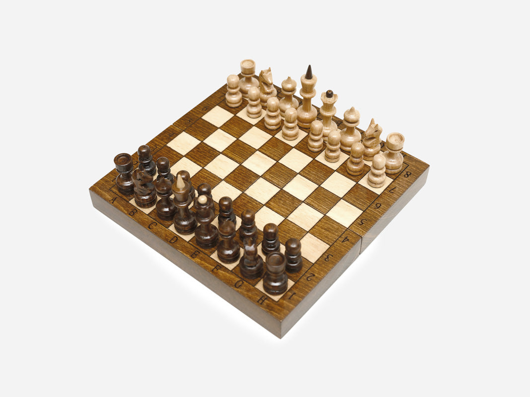 Compact Travel chess set detail 5