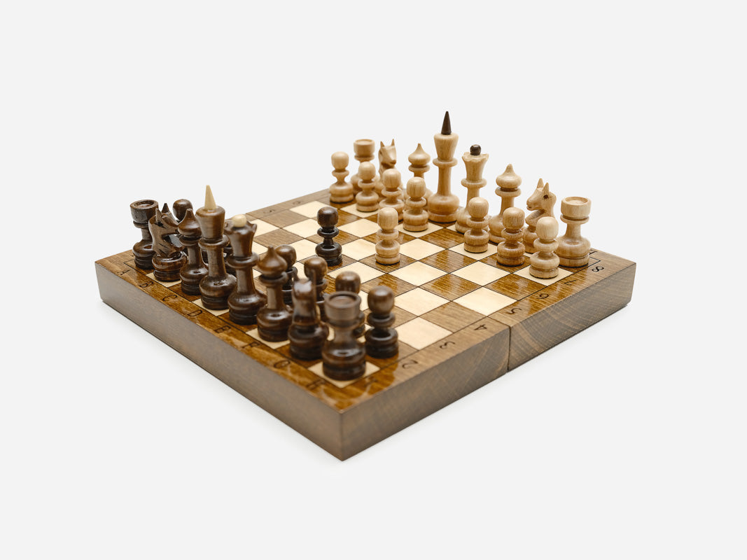 Compact Travel chess set detail 4