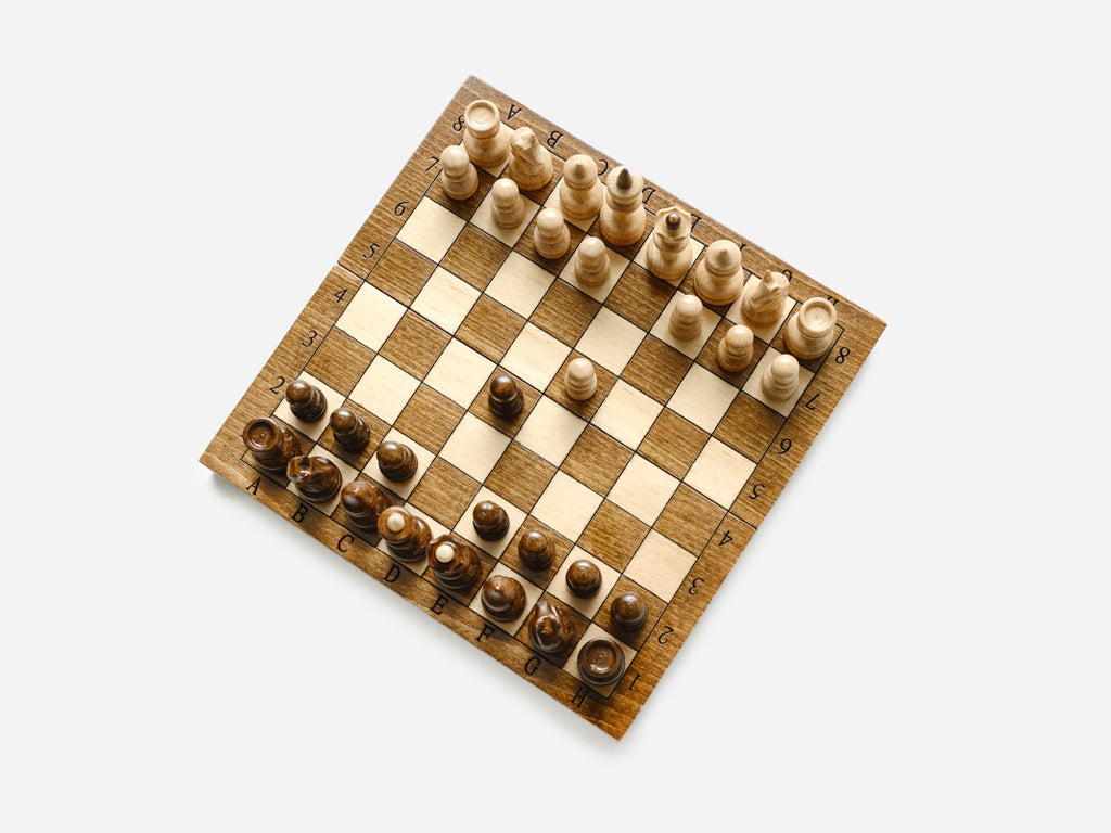 Compact Travel chess set detail 3