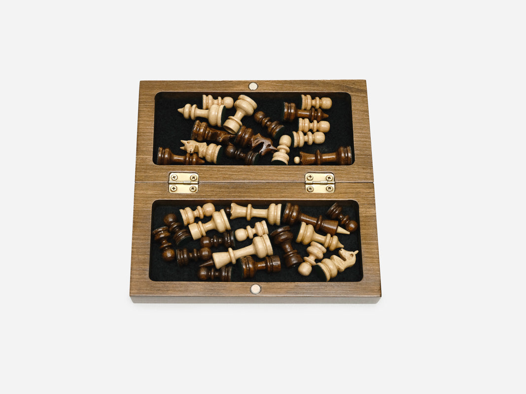 Compact Travel chess set detail 8
