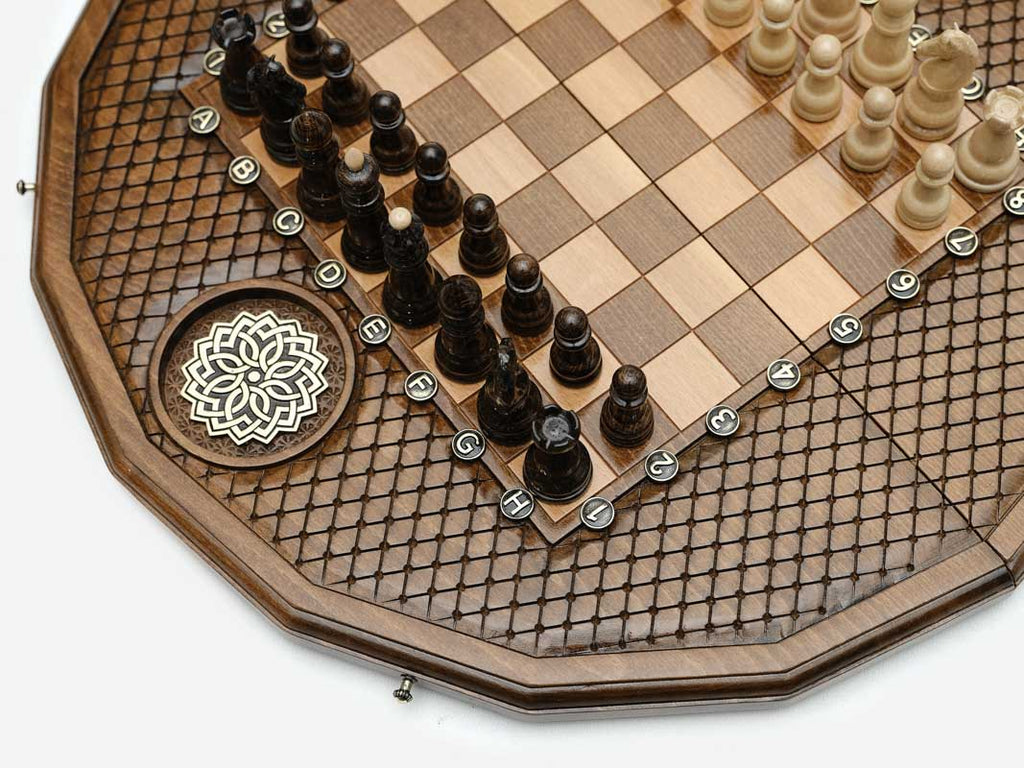 Sixteen-Corner chess set detail 3