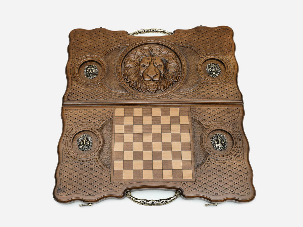 The lion emblem on the storage bag