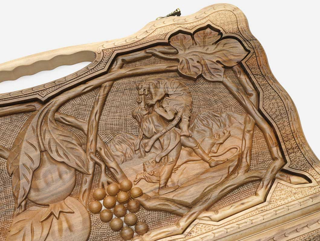 The carry handle and upper carving of the board