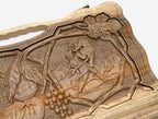The carry handle and upper carving of the board
