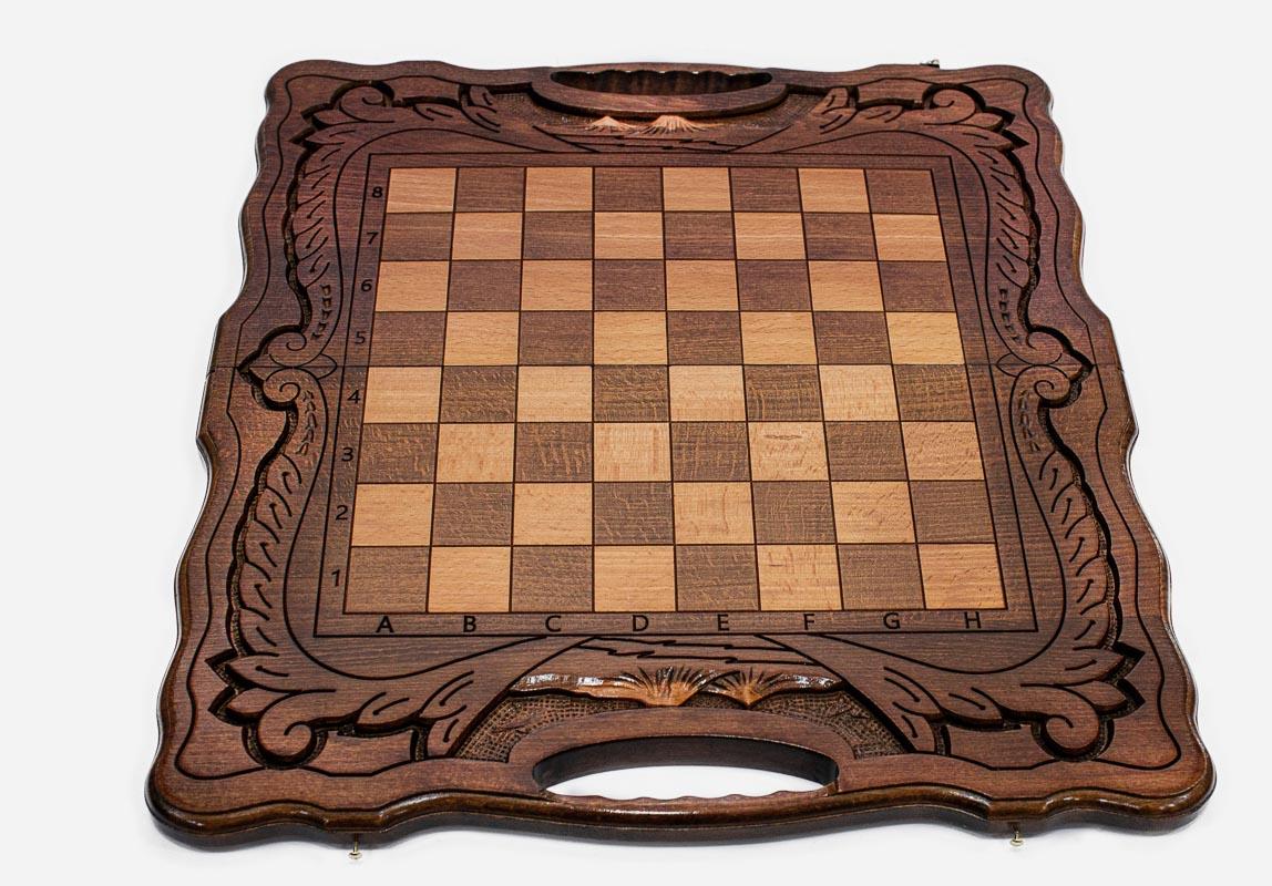 Angled view of the compact Ararat chess set with its wooden pieces