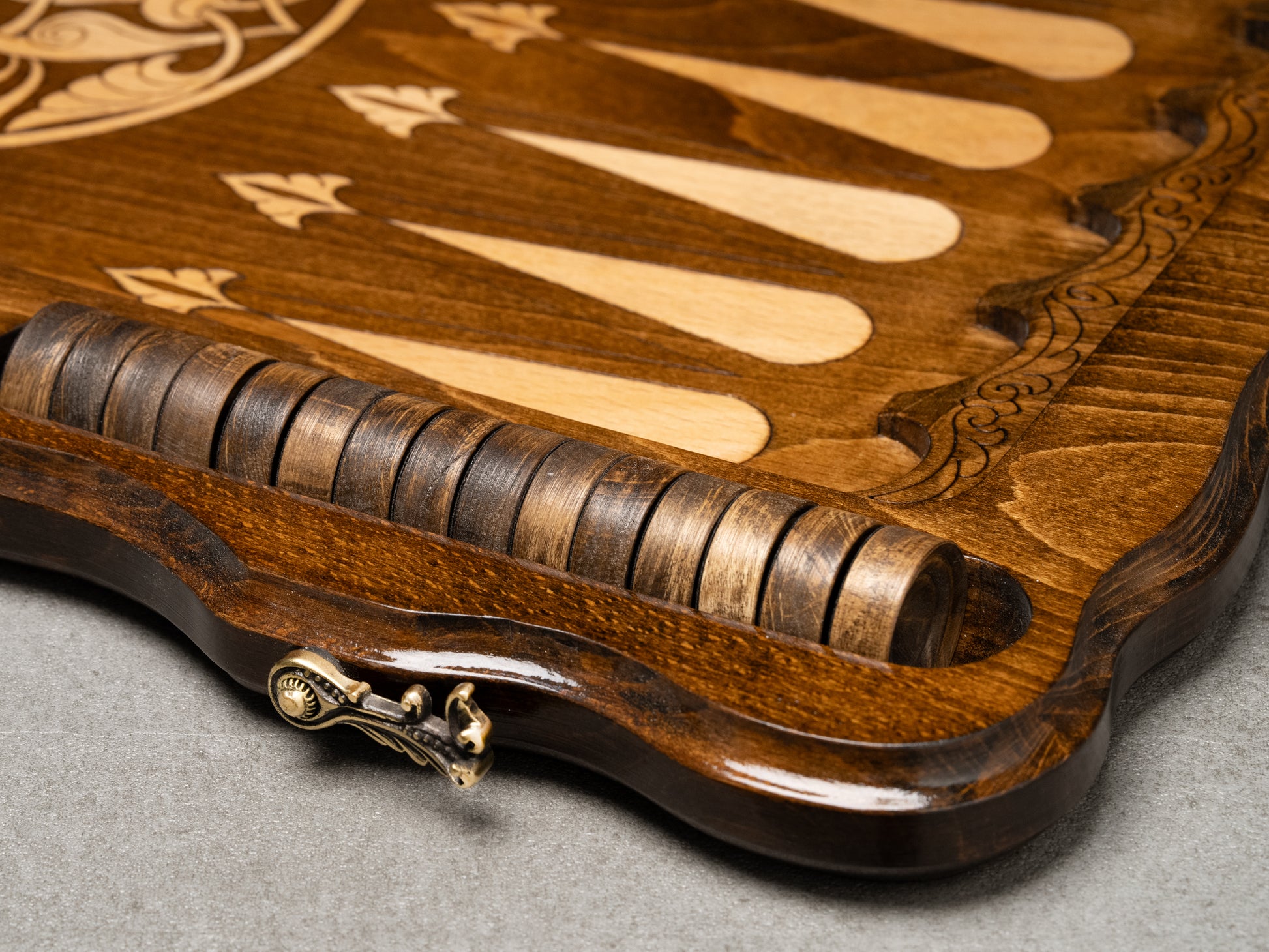 Luxury Backgammon Set – Majestic Lion Design with Bronze Details - Unumperfectus