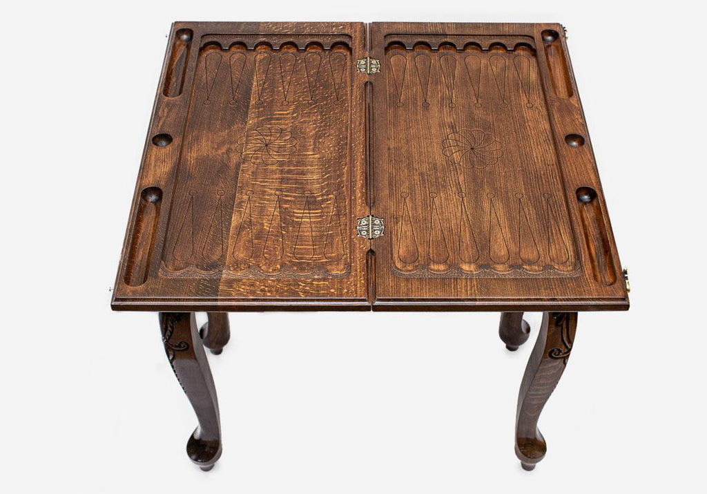 Handle Scalloped backgammon board closed, straight front view showing the scalloped points