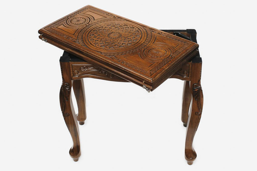 Handle Celtic Knot Ornament backgammon table closed, angled view of the legs and lid