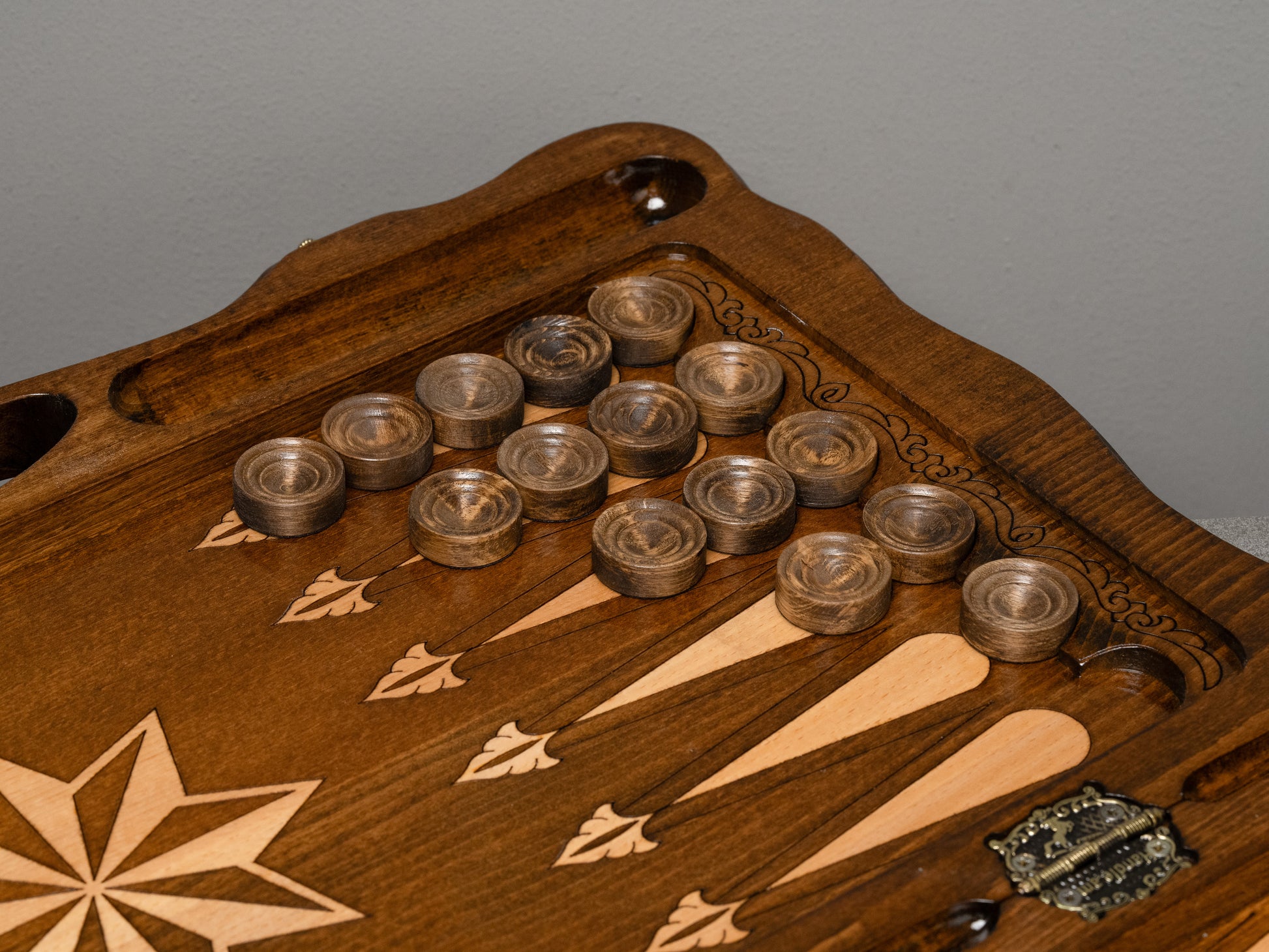 Luxury Backgammon Set – Carved Octagon Design - Unumperfectus