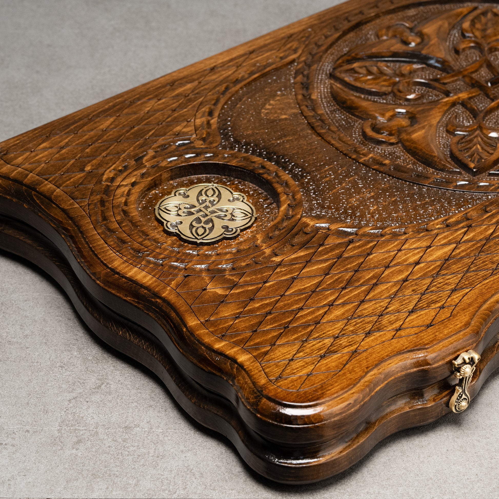 Luxury Backgammon Set – Ornate Design with Bronze Details - Unumperfectus
