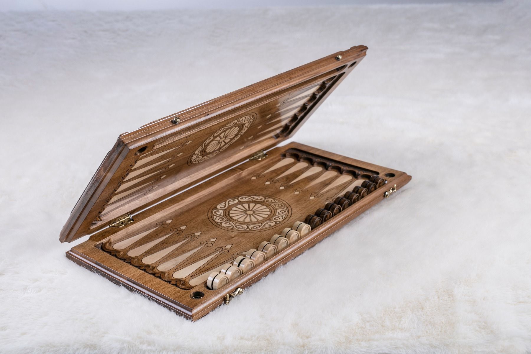Handmade Walnut Wood Backgammon Set – Carved Sailboat Design - Unumperfectus