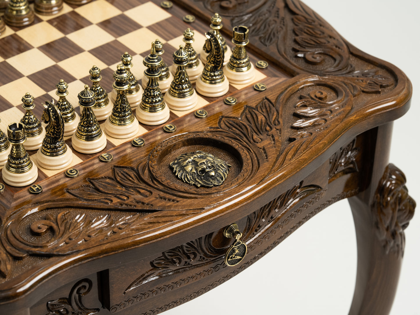 Luxurious Chess Table - Lion - Unumperfectus