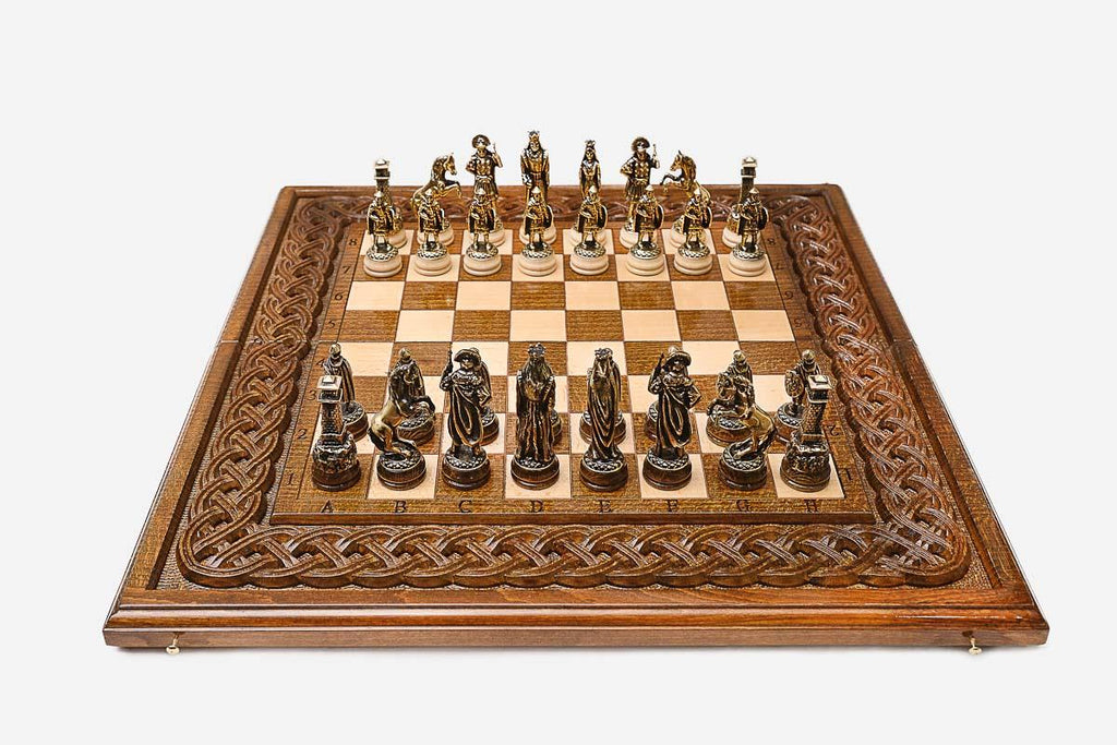 Rope Border Beech Chess Set with Bronze Pieces