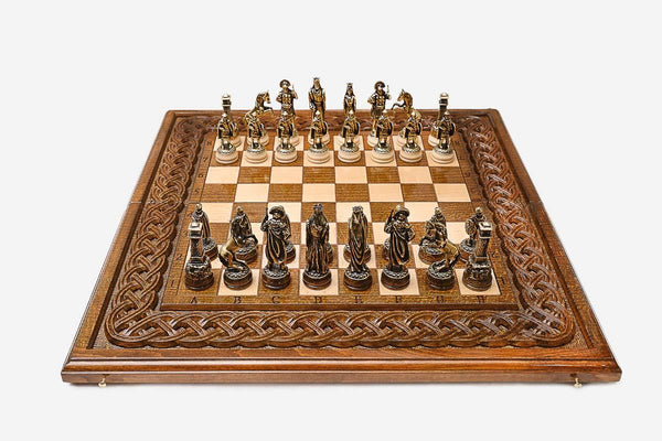 Rope Border Beech Chess Set with Bronze Pieces
